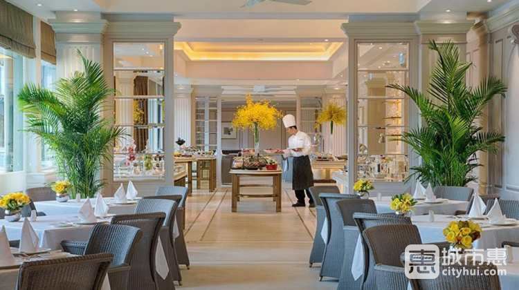 半岛酒店-露台餐厅The Verandah